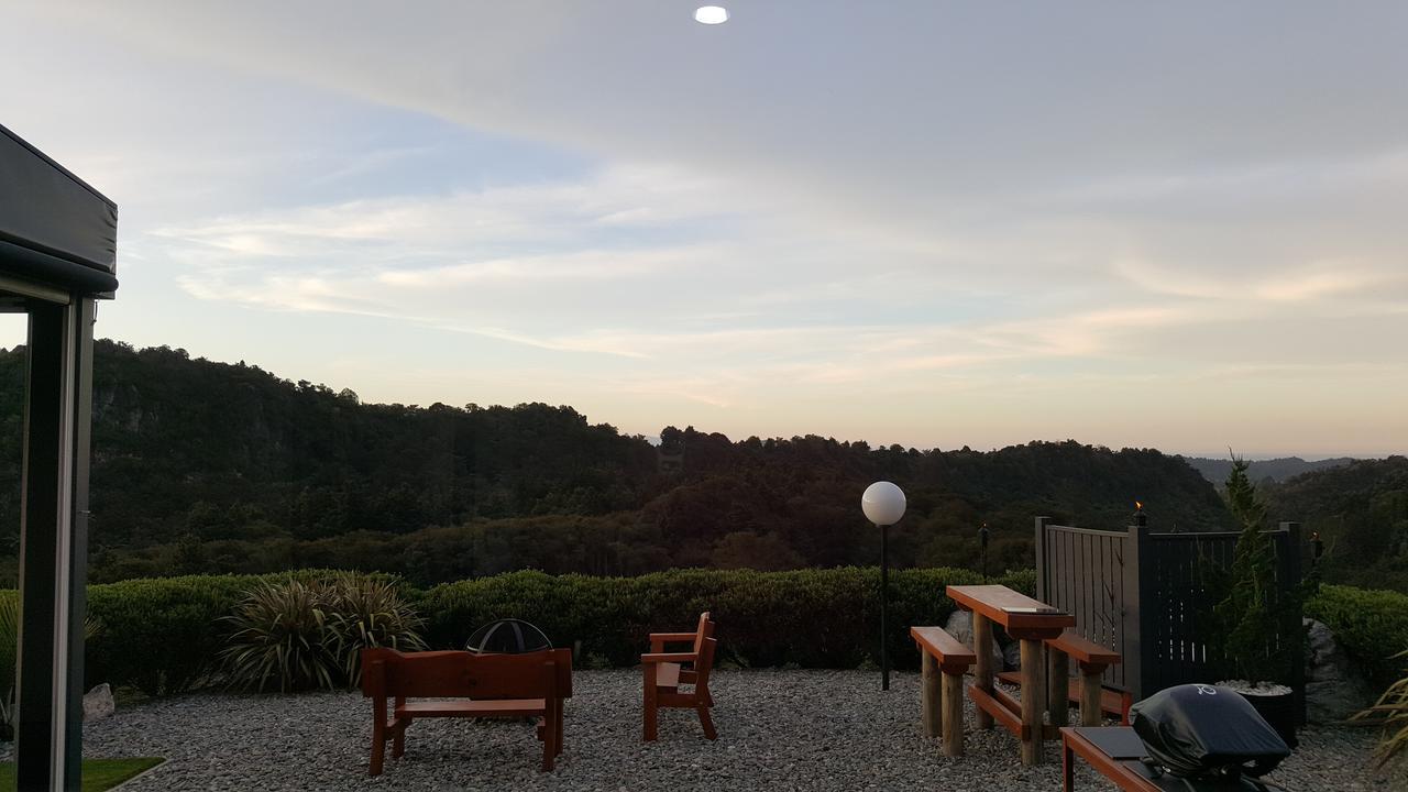 Rocky Ridge Cottage Takaka Exterior foto